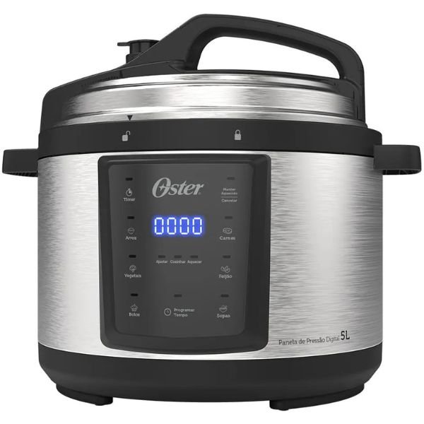 Imagem da panela de pressão elétrica Oster Digital OPAN920 5L no formato quadrado com foco nos detalhes visuais
